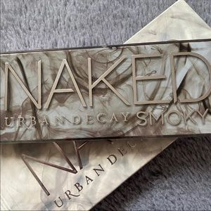 Urban Decay Naked Smoky Palette
